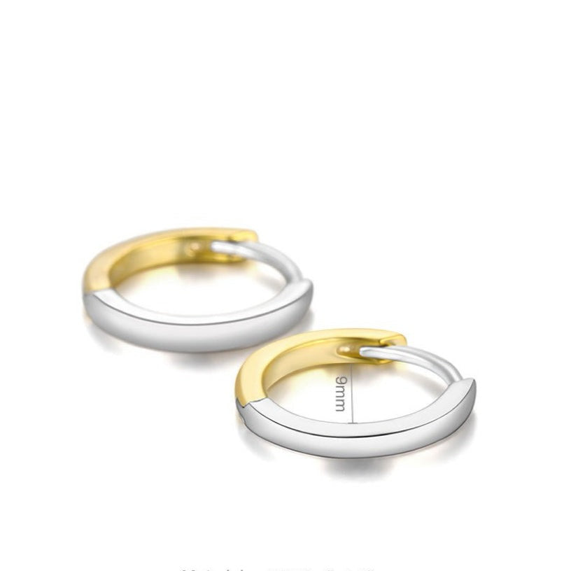 This two-tone round hoop earring allows you to easily switch between colors to match your different moods and occasions. Its unique design makes you stand out from the crowd.  Materials: High Quality Solid 925 Sterling Silver 18K Gold and White Gold Plating