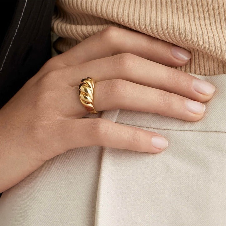 Croissant Ring, Materials: Titanium 18K Gold / White Gold Plating, Waterproof and Sweatproof