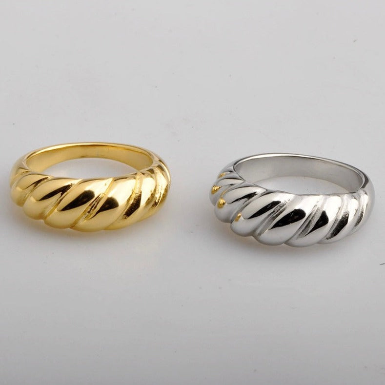 Croissant Ring, Materials: Titanium 18K Gold / White Gold Plating, Waterproof and Sweatproof