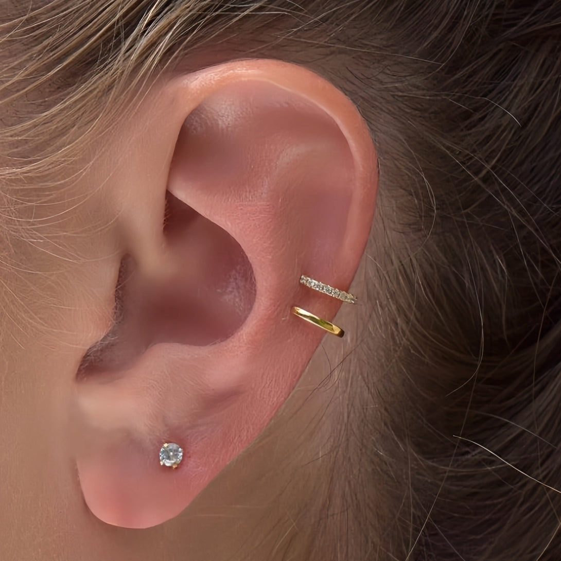 Nothing captures refined allure quite like sparkling cubic zirconia. This Gold vermeil ear cuff brings the elegance you desire, seamlessly complementing your everyday style.  Materials: 1 single ear cuff High Quality Solid 925 Sterling Silver 5A Cubic Zirconia 18K Gold / White Gold Plating Adjustable opening for getting cuff on and off, squeeze to tighten ♥︎Nickel-free and hypoallergenic